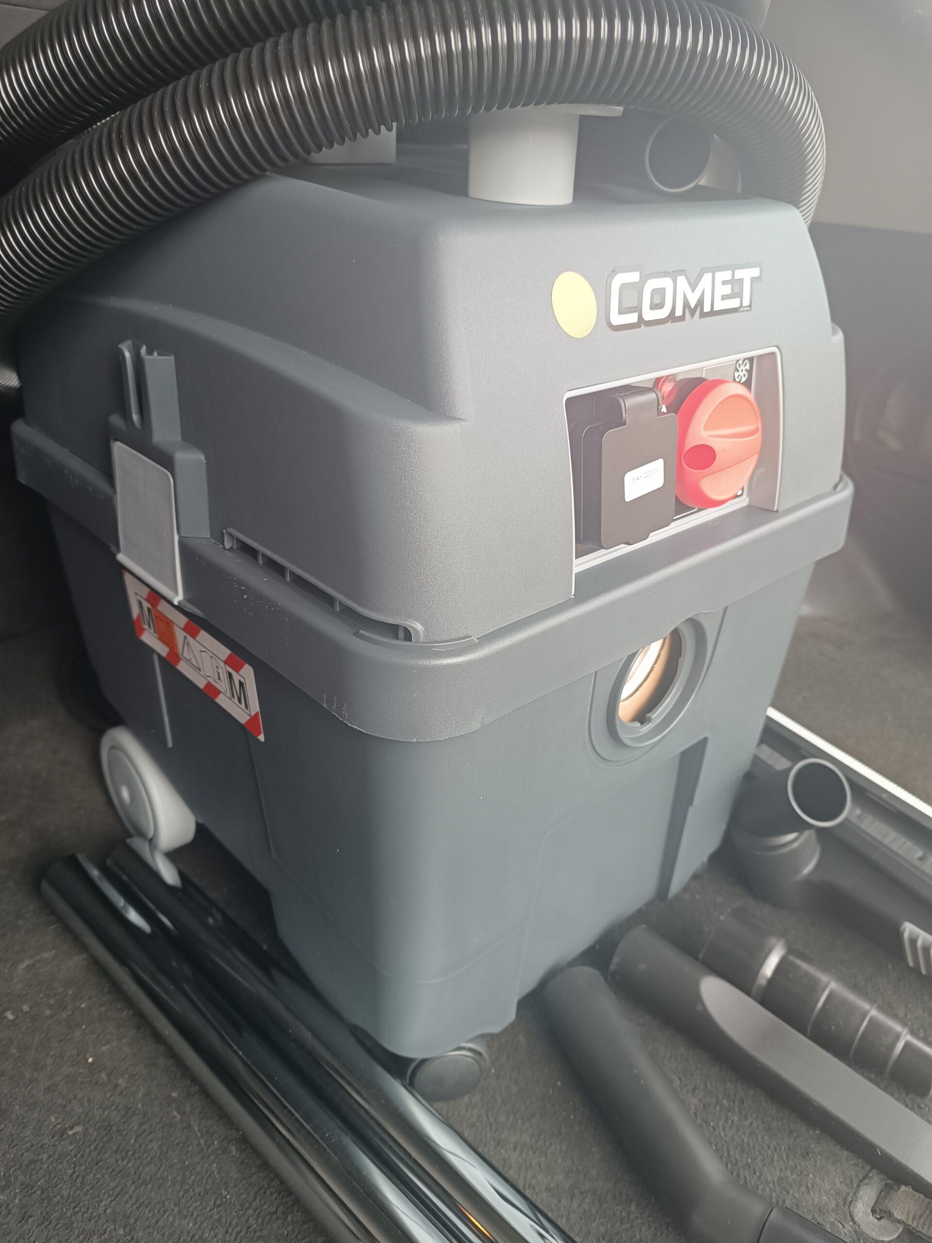 Пылеводосос Соmet CVP 130 PEM (Worker EM); 1- турбина; бак 30л (пласт); 220В; 1400Вт с розеткой для инстр. — изображение 5